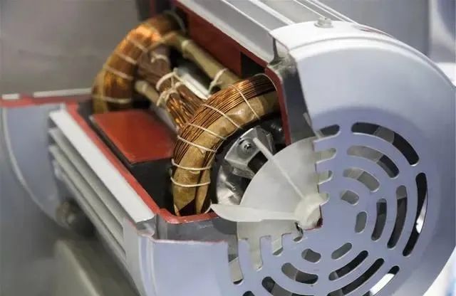 电动机轴承跑套的原因、：捌浣饩龇椒